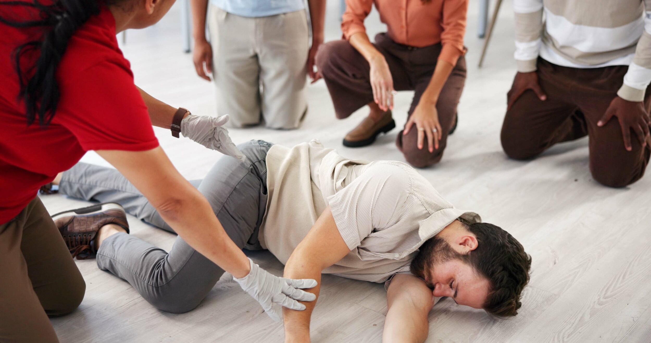 People,,Demonstration,And,Class,For,First,Aid,,Teaching,Or,Recovery